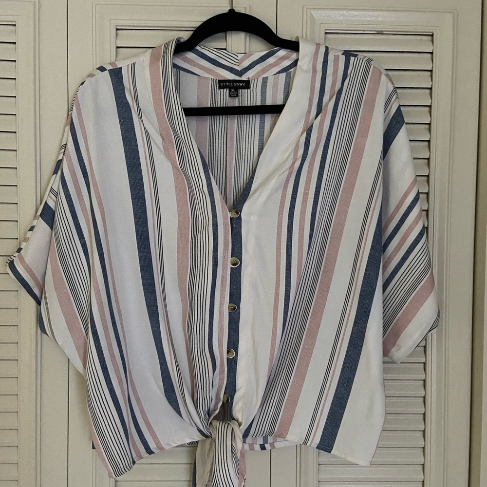 5/$25🧡Tie Front Top